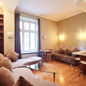 https://brightcomfy-apt-few-min-to-main-square.krakowhotelspoland.com